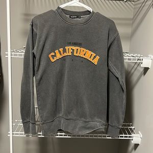 NWOT * BooHoo Grey Los Angeles Crewneck Size Small